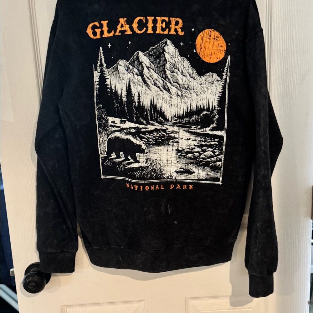 NWOT Glacier National Park Black Sweatshirt